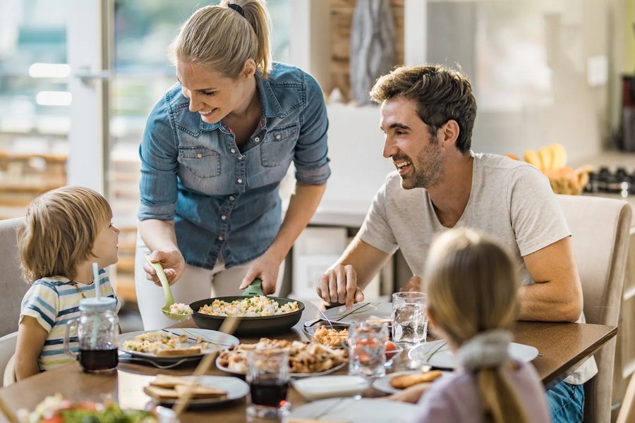 Guide to Getting Your Dining Table Ready for Family Dinners