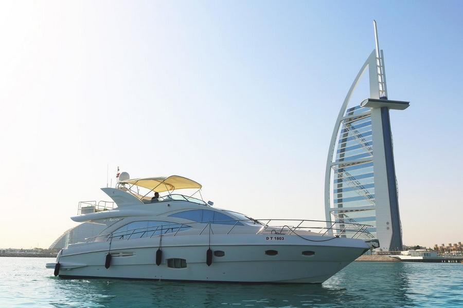 Reasons to Experience Yacht Charter in Dubai